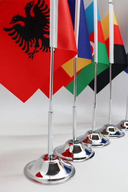 Paslanmaz Direk ve Prestijli Renk Seçenekleri